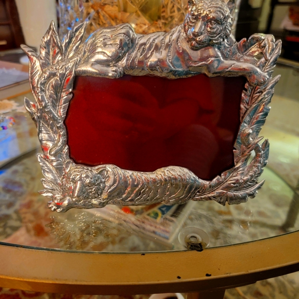 ARTHUR COURT NEW IN BOX TIGER PHOTO FRAME 3X5.  GREAT NEW CONDITION.  YEAR 2003.